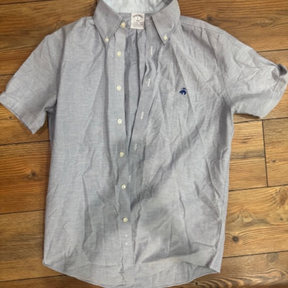 Brooks Brothers Short-Sleeve Shirt (regent fit) - Size Small